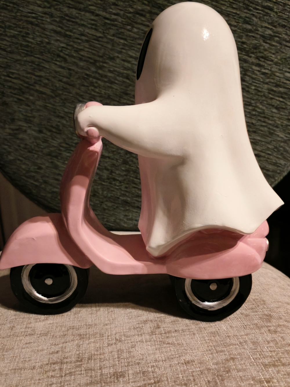 Viral Pink-O-Ween Ceramic Ghost Riding Scooter Figurine – Pastel Summerween NWT - Picture 6 of 7